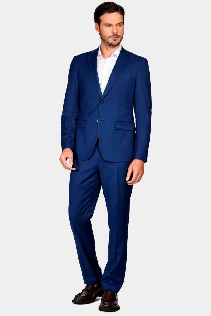 modelo com blazer azul