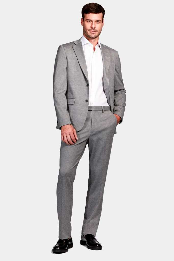modelo com blazer cinza