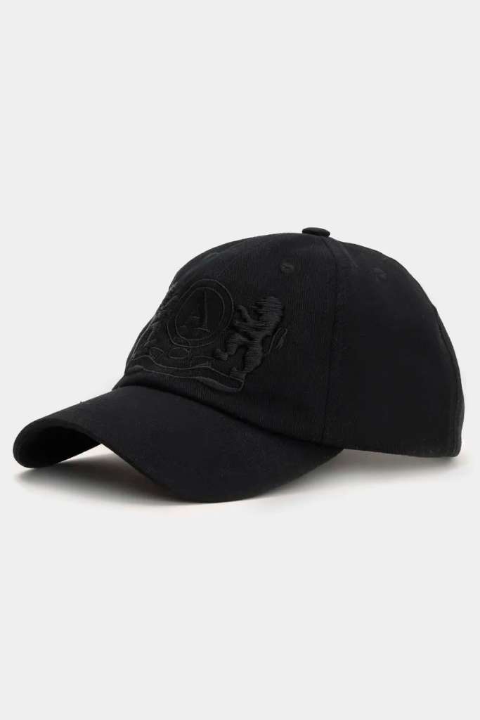 boné preto com logo bordado da marca